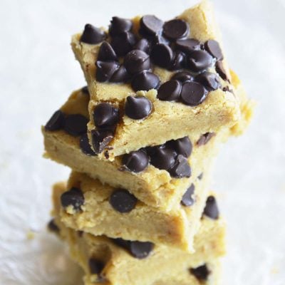 chocolate chip keto blondies bar featured image