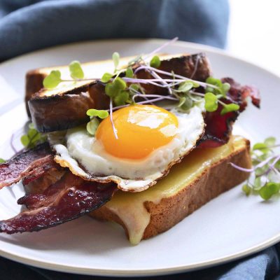 keto breakfast sandwich featured image