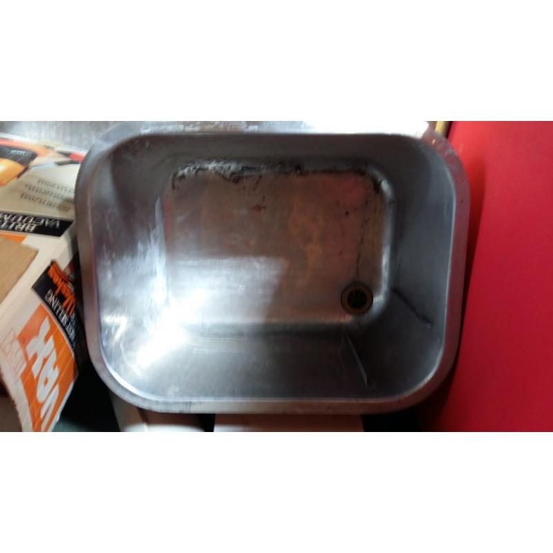 stainless sink for kitchen restaurant or takeaway shop.good condition. sell for 80 pounds
