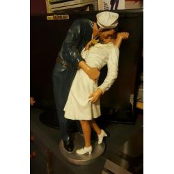 kissing sailer figurine