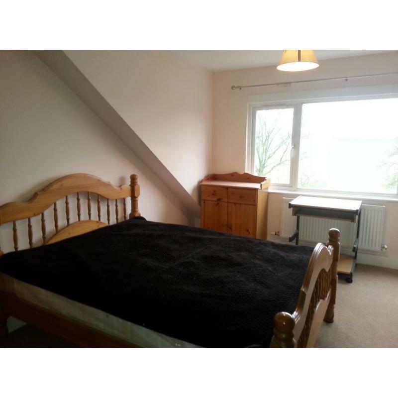 SELF CONTAINED STUDIO FLAT overlooking on Gunnersbury park GREAT location, very clean and quiet