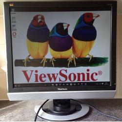 19 inch Viewsonic vg920 LCD TFT , VGA, DVI laptop PC computer Screen Monitor with speakers