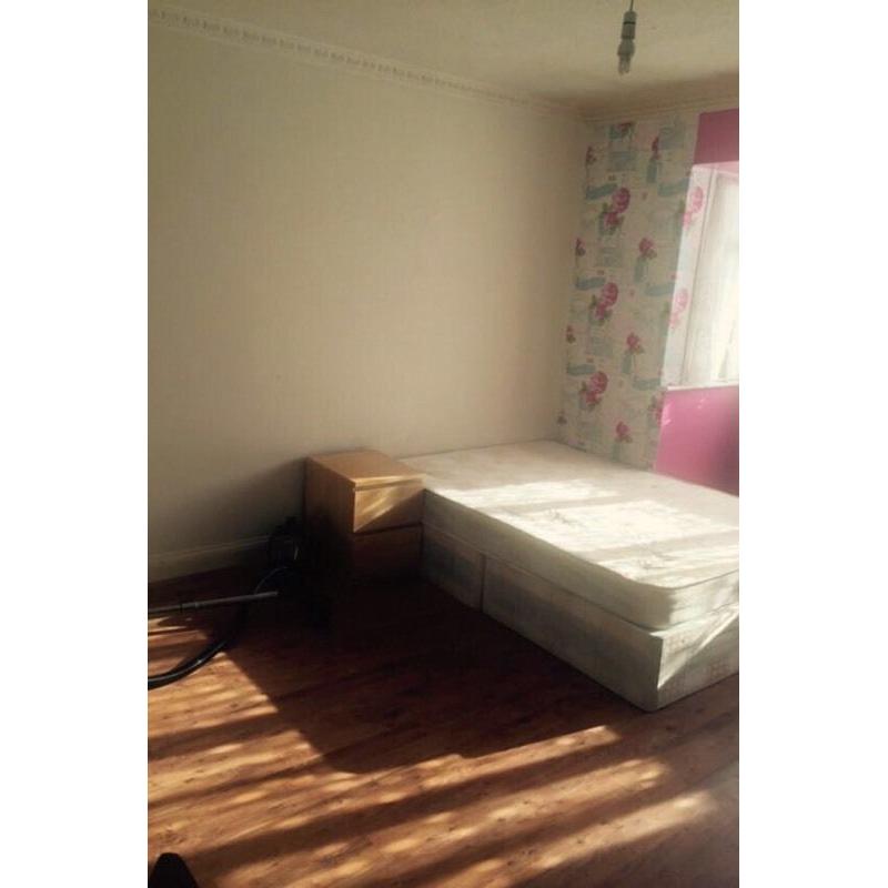 Lovely rooms available now near prince regent DLR