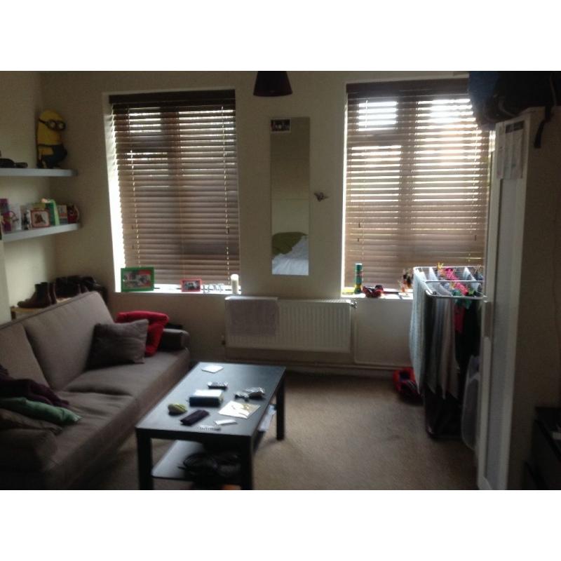 BIG DOUBLE ROOM,FULLY FURNISHED AT EAST FINCHLEY !!