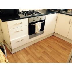 Bed to let in roomshare to let with Italian boy in flatshare at Shadwel & Whitechapel