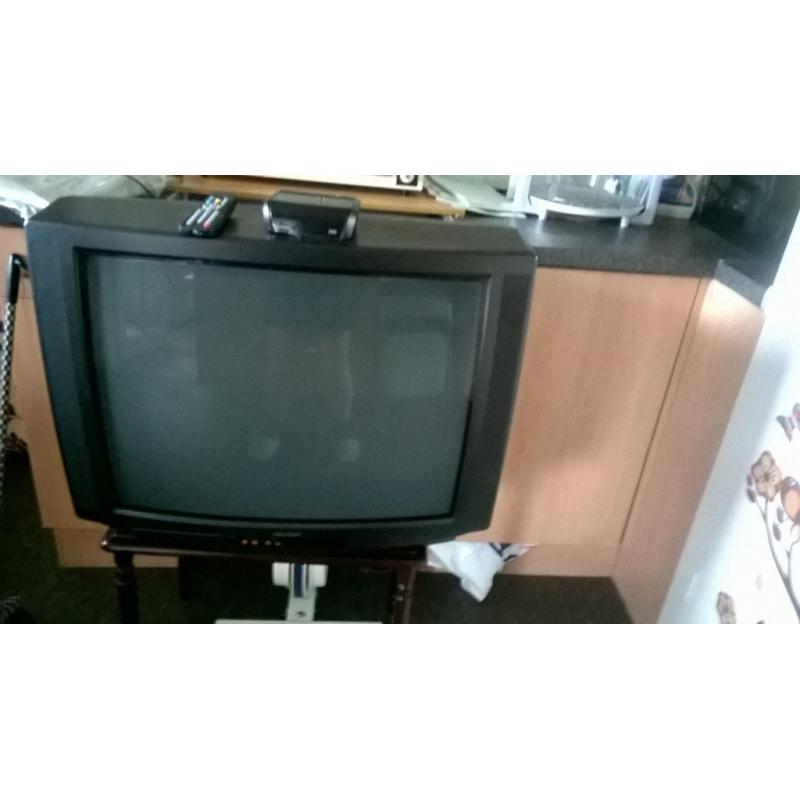 28"bush tv witha goodmans digital (free view)receiver