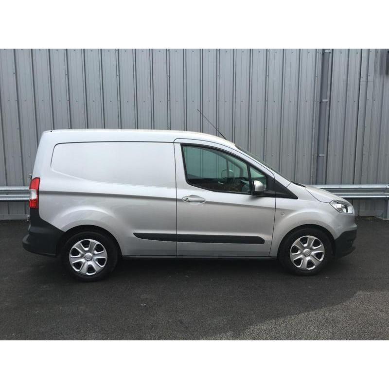 Ford Transit Courier, 1.0L EcoBoost 100PS in Silver + A/C - Onsite