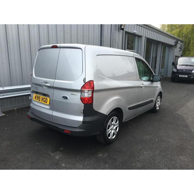 Ford Transit Courier, 1.0L EcoBoost 100PS in Silver + A/C - Onsite
