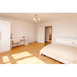 Large double room with private balcony! Reserve now so you don't miss out!