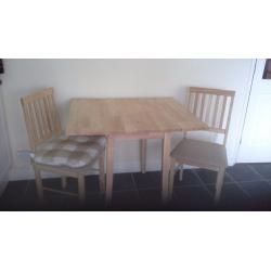 Extendable kitchen table & 2 chairs