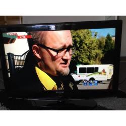 32" SAMSUNG HD LCD TV WITH BUILT IN FREEVIEW IN GREAT CONDITION.