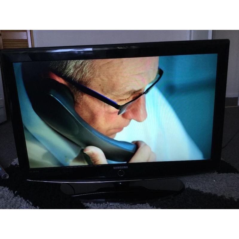 32" SAMSUNG HD LCD TV WITH BUILT IN FREEVIEW IN GREAT CONDITION.