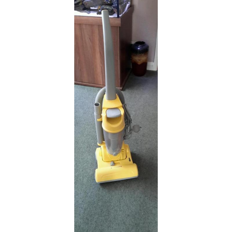 Upright vacume cleaner