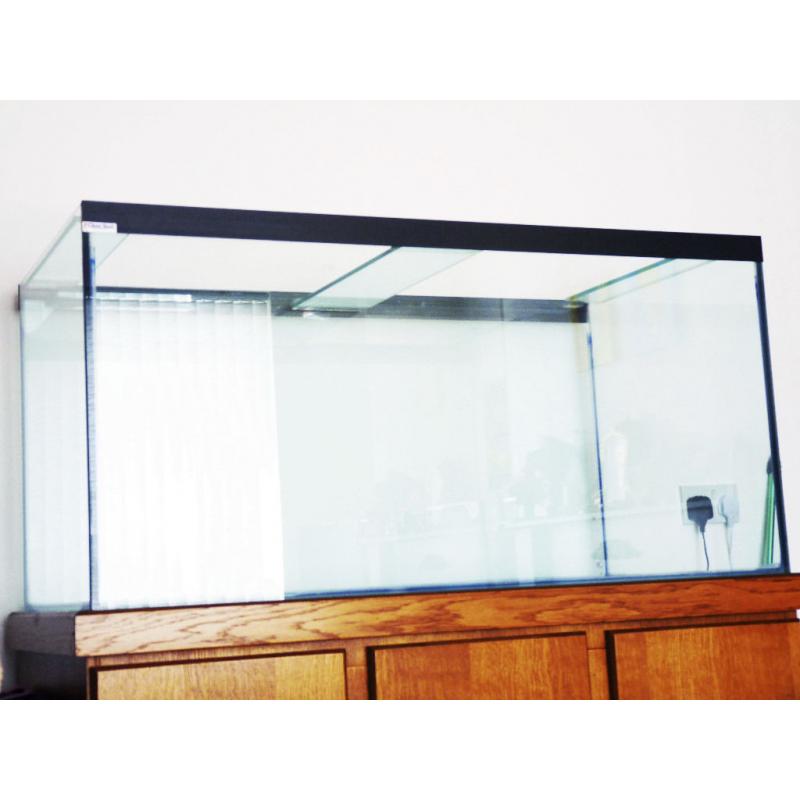 4ft x 2ft x 2ft Clearseal fish tank 2 year old, APPROX 450-500 LITRES, NO SCRATCHES OR CHIPS.