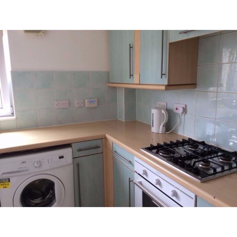 Working Person Wanted For Flatmate At Easter Dalry Drive Flat