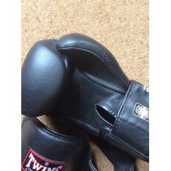Twins specials 16oz boxing gloves and Twins shin guards