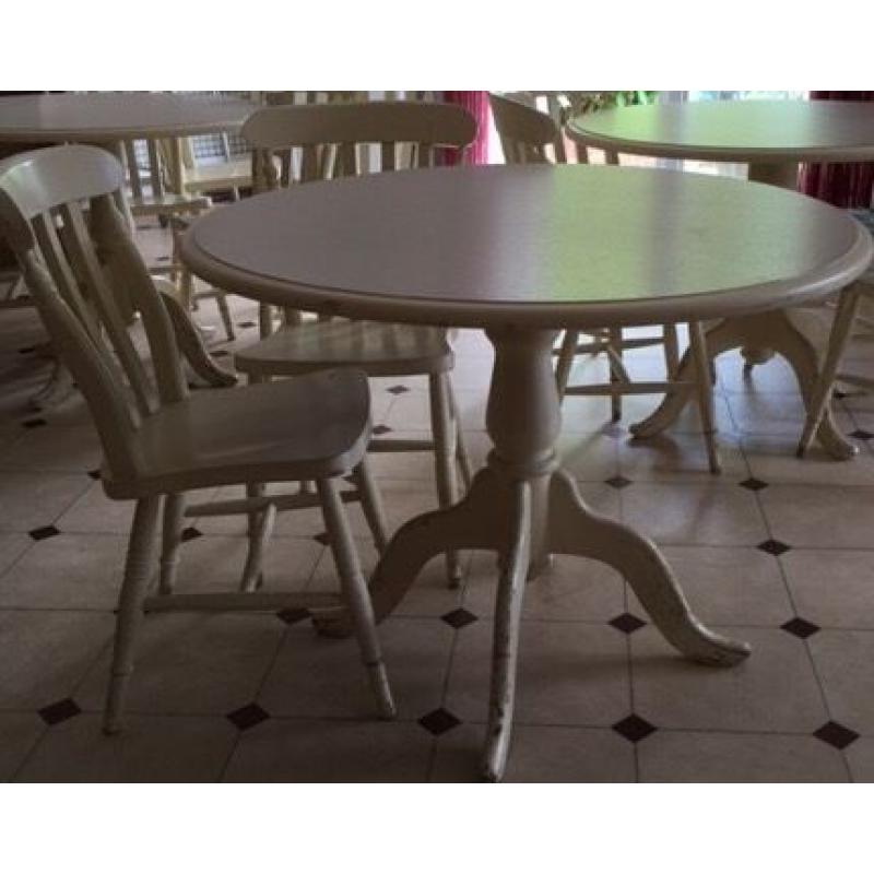 Pedestal table and 4 courty style chairs