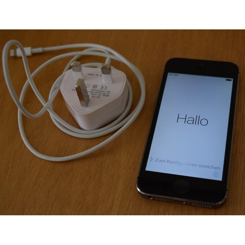 Iphone 5s with charger - 16GB - Unlocked