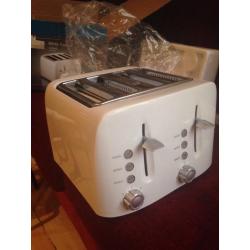 Brand new 4 slice toaster