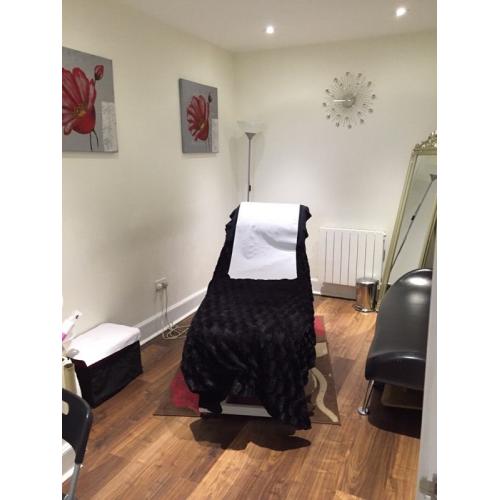 Room to rent in Leith salon