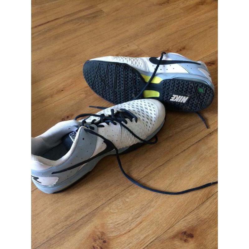 Men's Nike tennis shoes size 10