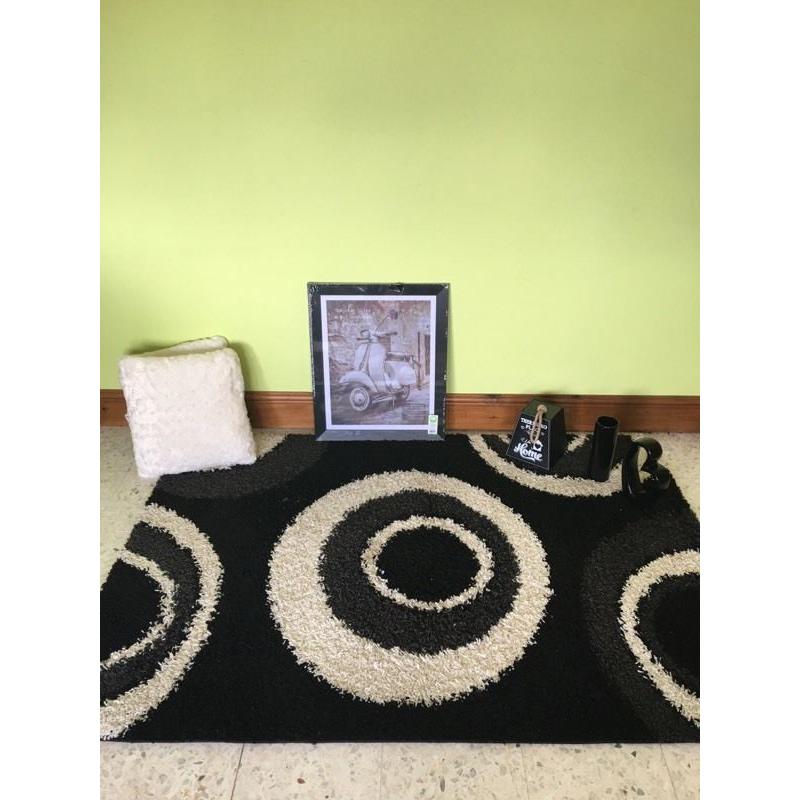Black grey and cream rug, 2 cushions ,