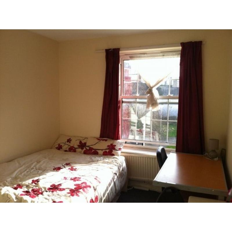 Cosy and Nice Double-Room for Single To Let in Zone 2