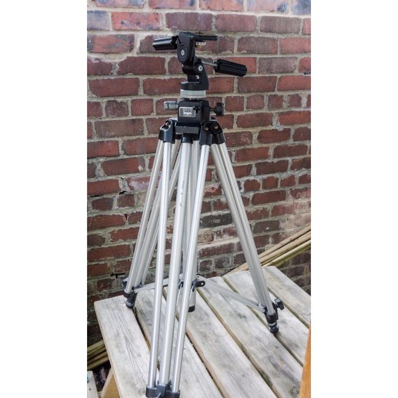 BOGEN/MANFROTTO 3046 Tripod w/ 3029 Head. EXTREMELY STURDY PROFESSIONAL KIT