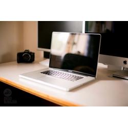 MacBook Pro 17 inch 2.93GHz Core 2 Duo 8gb 320Gb