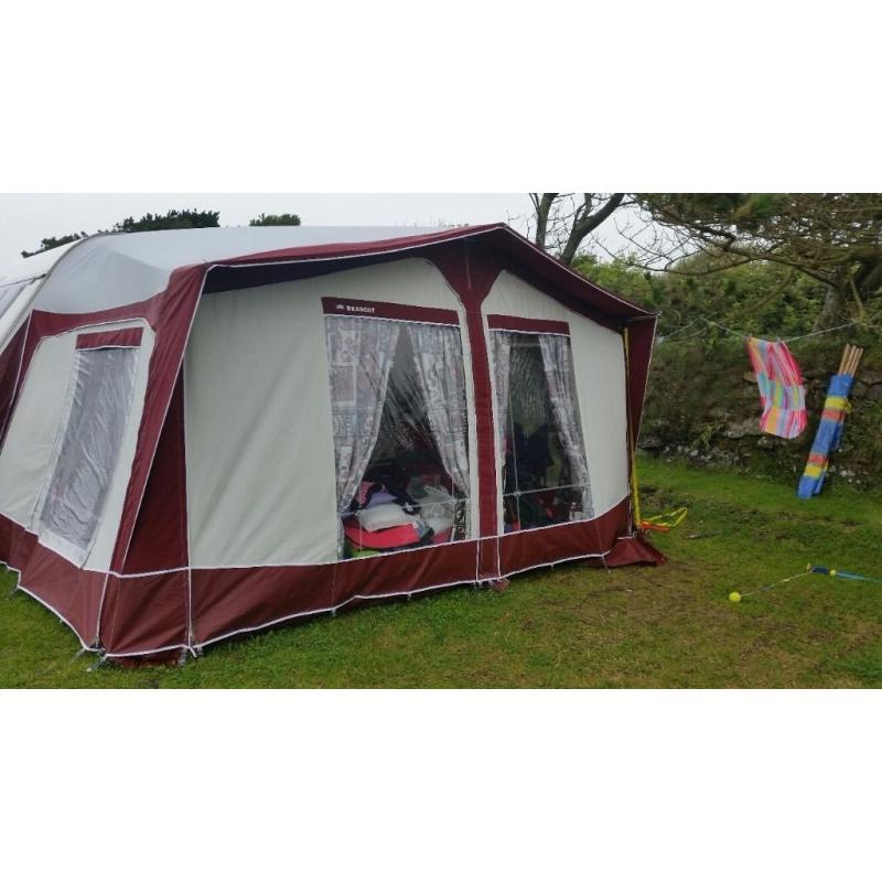 lovely 2 birth caravan with new Bradcot awning
