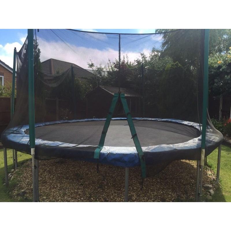 14 FOOT TRAMPOLINE - WITH NETTING ENCLOSURE