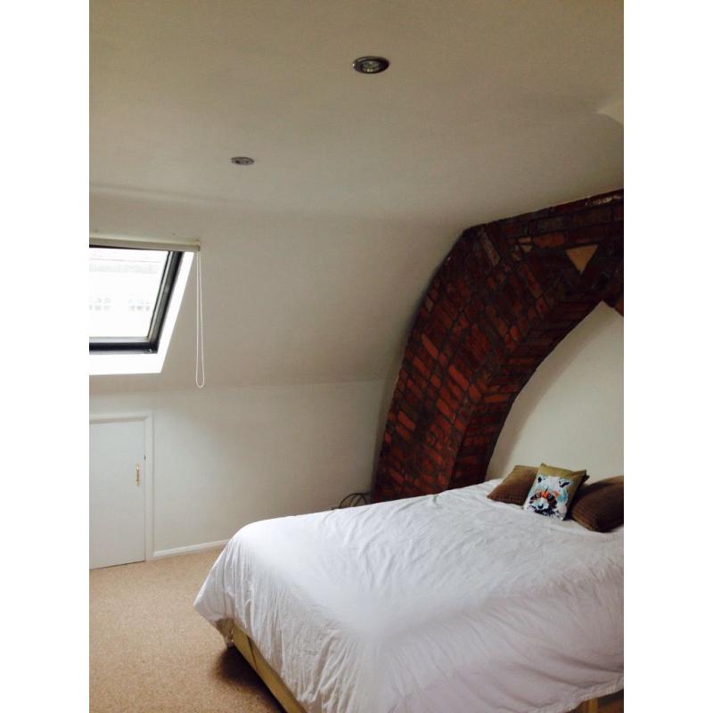 Very large double attic room available in Bath
