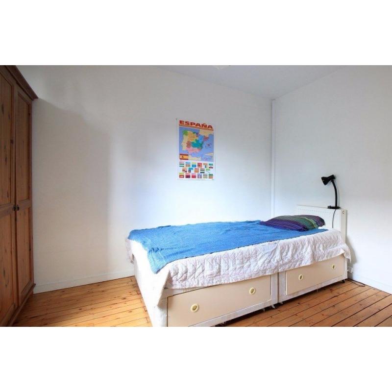 Single Bed in 1 Bright bedroom for rent in a shared flat near Hackney Downs