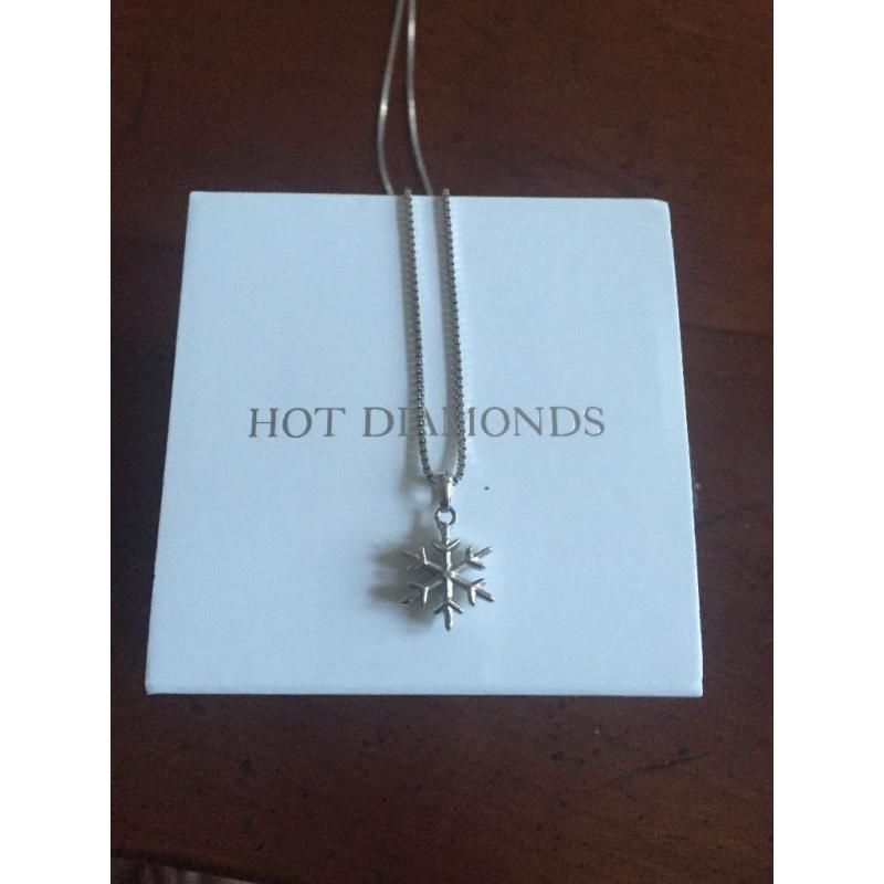 Hot Diamonds Snowflake Neckflace