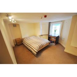 5 Double Rooms are in 10 Bedroom House, Available Now, Bills Included, Slade Lane