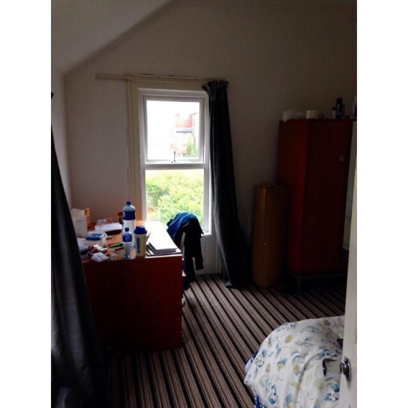Large double room - Malone Avenue