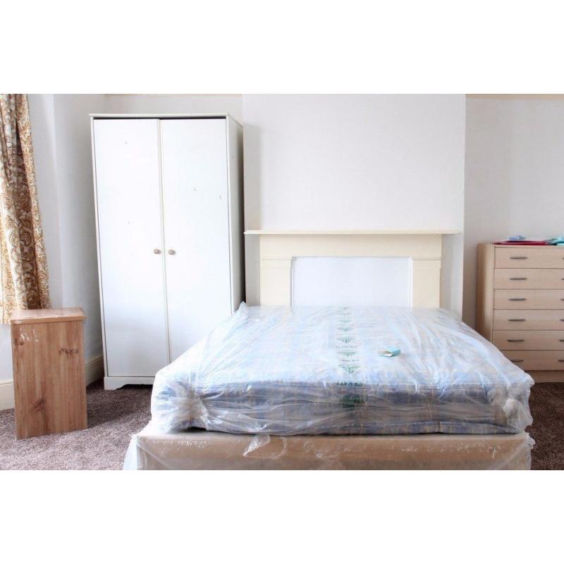 Double Bed in 5 Bedrooms Available in Charming House Near Stoke Newington Station