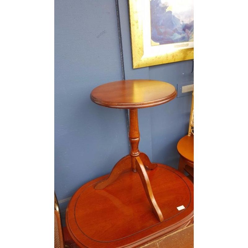 Oak Plant Stand / Small Side Table in Excellent Condition