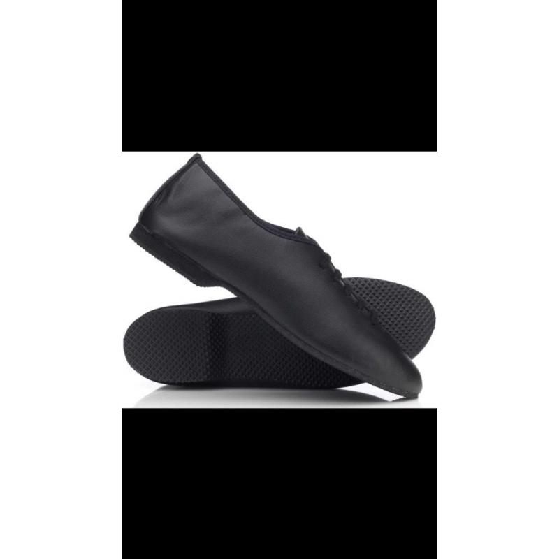 Black leather jazz shoes size 3