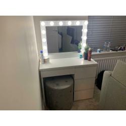 Hollywood Vanity Station With Mirror & Lights Brand New