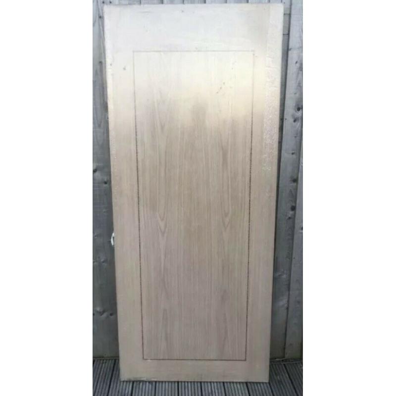 Oak veneer doors