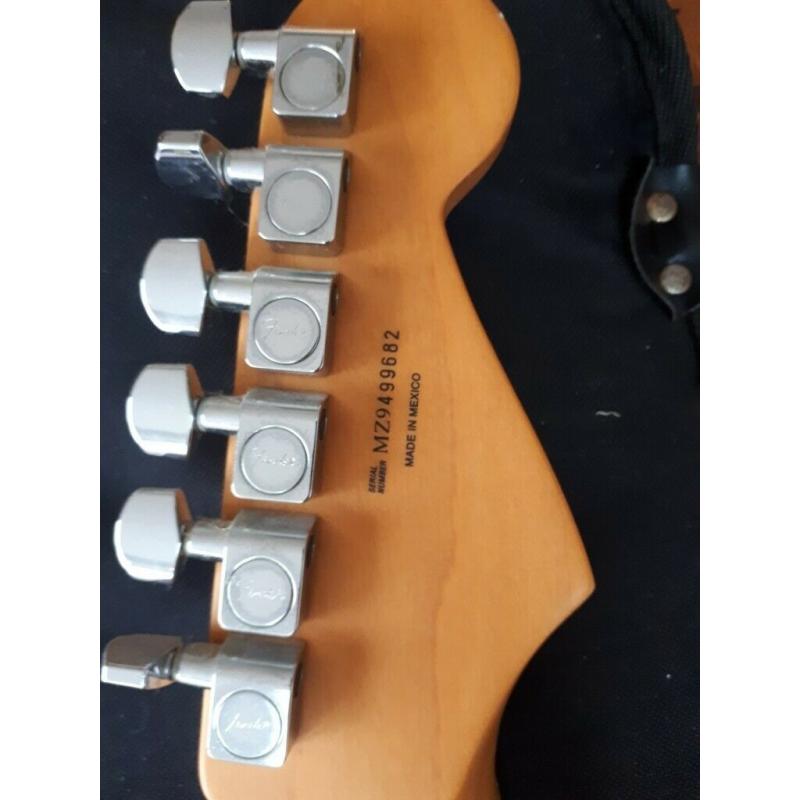 Fender Stratocaster-Left Handed-Polar White-Maple Neck-&-Vibro Champ A