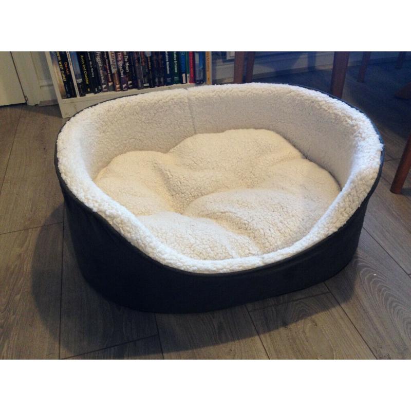 Dog bed (medium-sized, collie or similar)