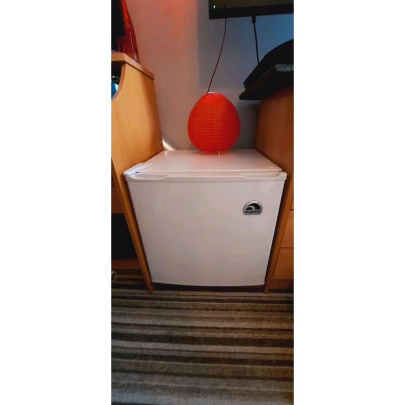 Tabletop fridge