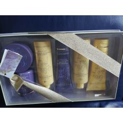 Champney Gift Set - For Ladies Ideal Xmas Gift