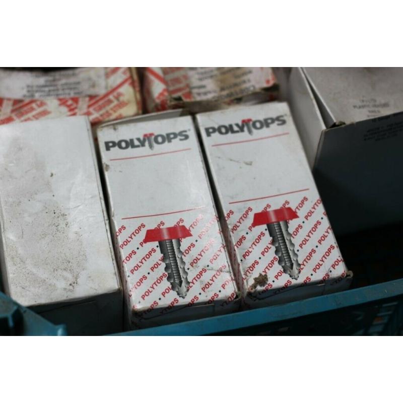 Around a dozen boxes of polytops Nails, stainless steel. 50mm