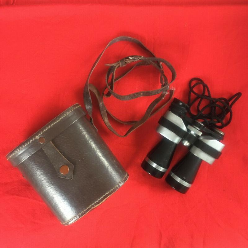 Zenith binoculars + leather case. One lens missing. Spares or repairs. ?5 ovno. Happy to post.
