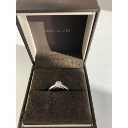 18ct white gold 0.5ct diamond solitaire 4 claw ring. Size M