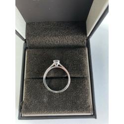 18ct white gold 0.5ct diamond solitaire 4 claw ring. Size M