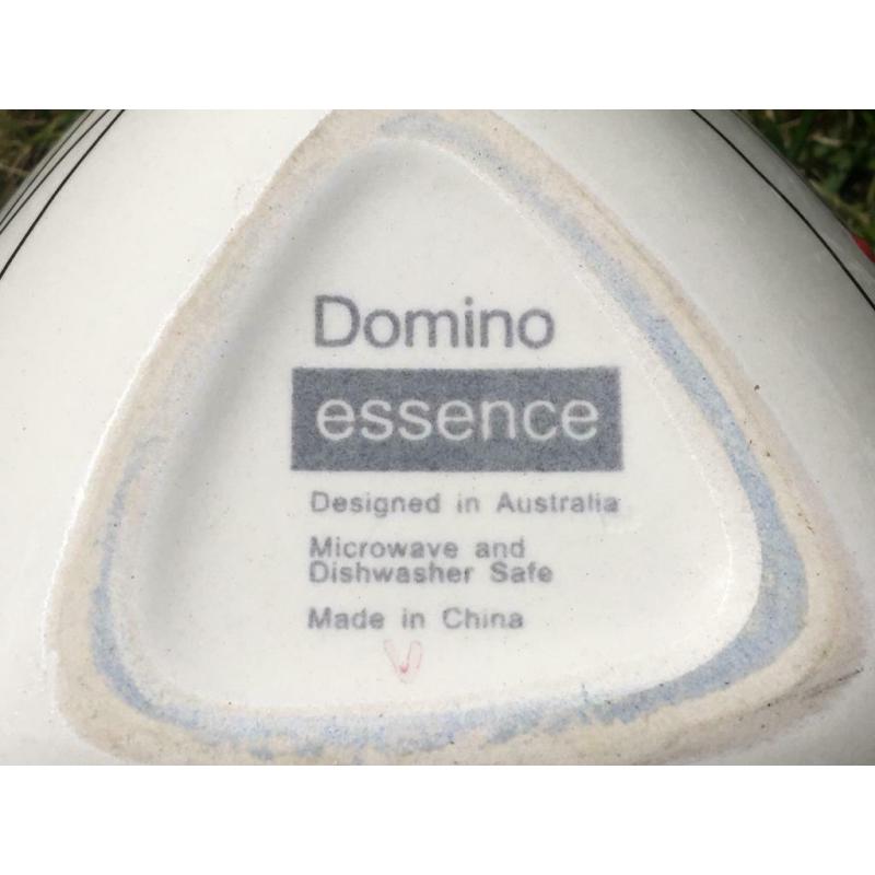 DOMINO ESSENCE DESIGN IN CREAM RED & BLACK 50S INSPIRED SET OF 7 PIECES PLATES & DISHES